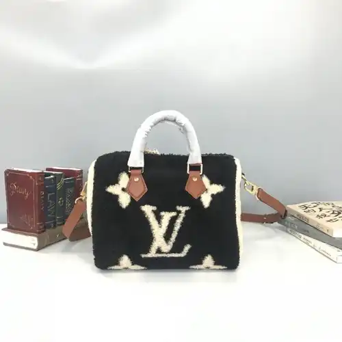 LV Bags 19B57B0032