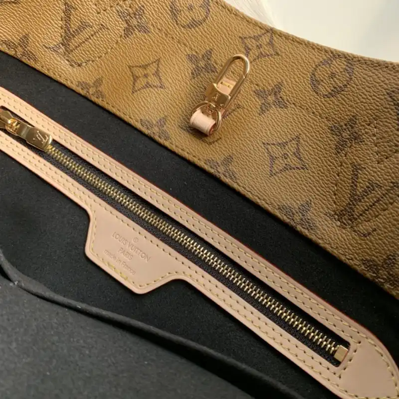 LV Bags 19B57B0103