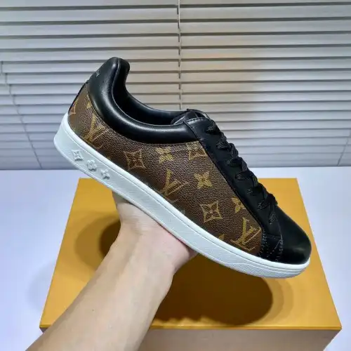 LV Shoes 2004SH0101