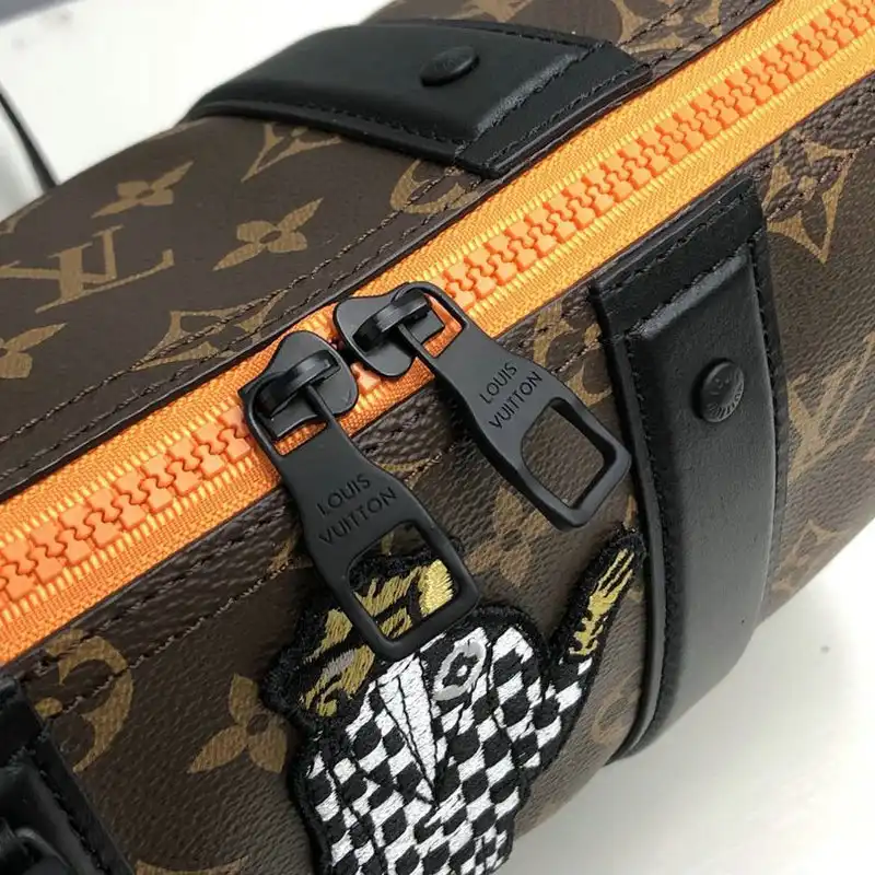 LV Bags 2010B570008