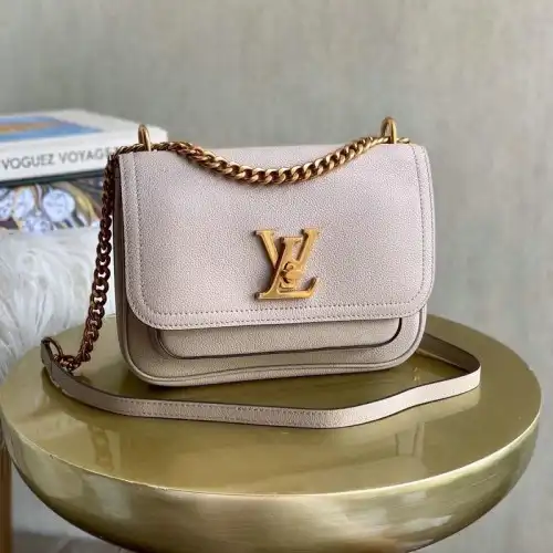 LV Bags 2010B570024