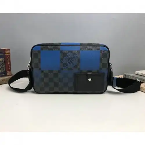 LV Bags 2010B570030