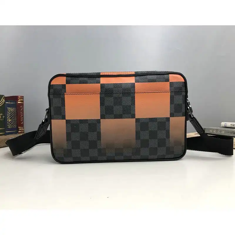 LV Bags 2010B570031