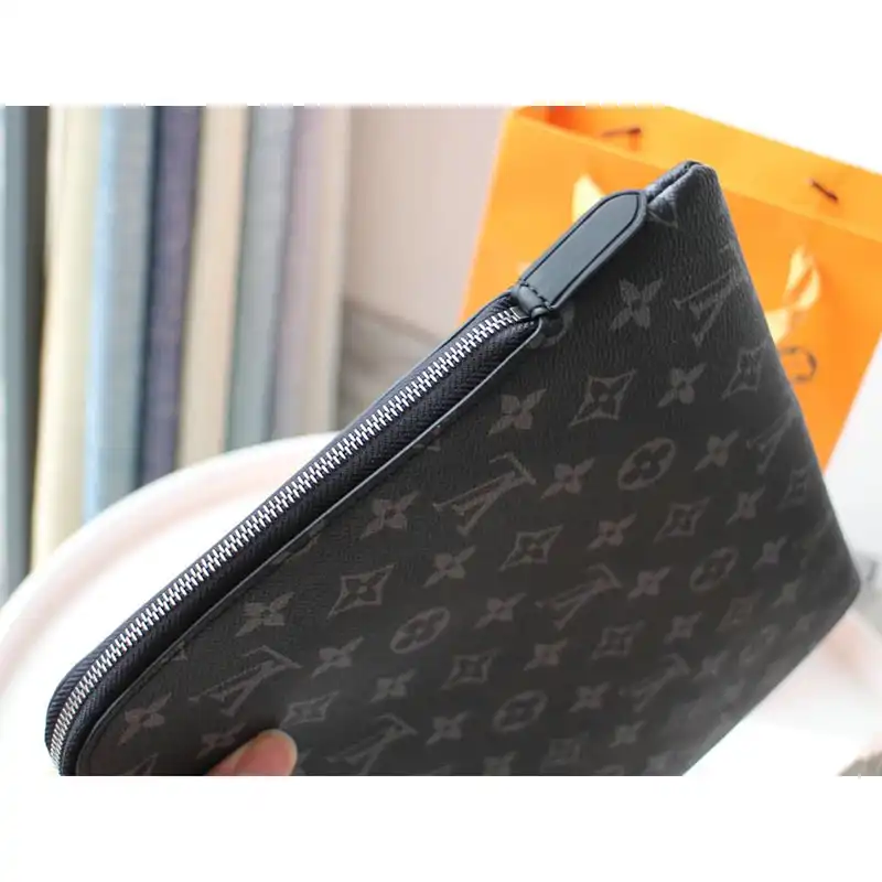 LV Bags 2010B570039