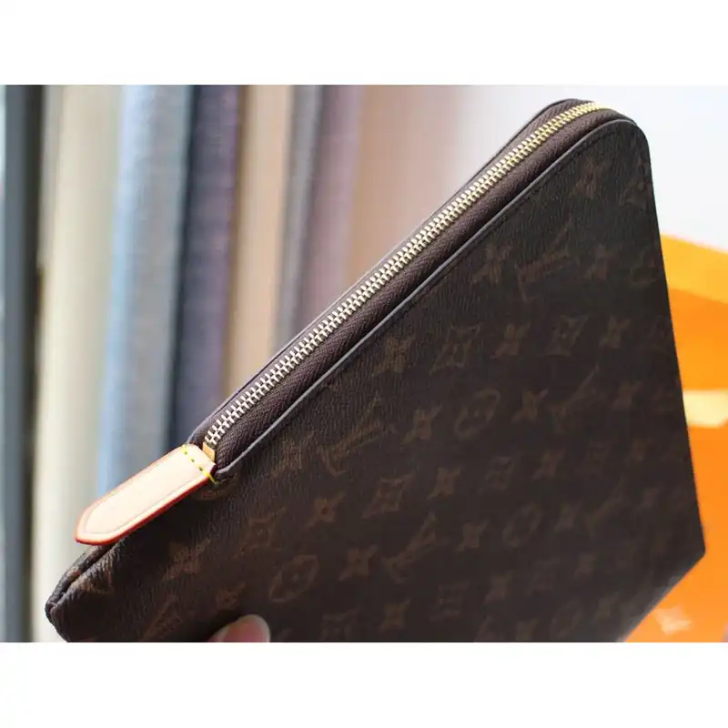 LV Bags 2010B570041