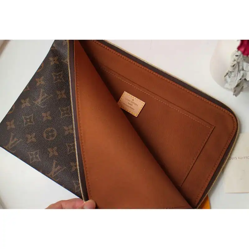 LV Bags 2010B570043