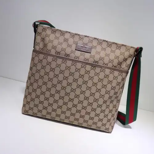 Gucci Crossbody Bags 19GM0065