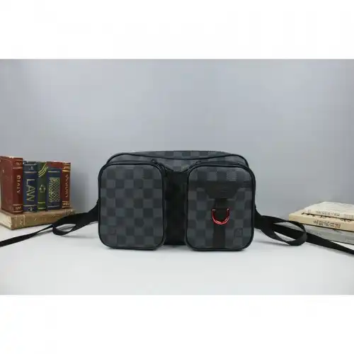 FASH LOUIS VUITTON Bags 205B570010