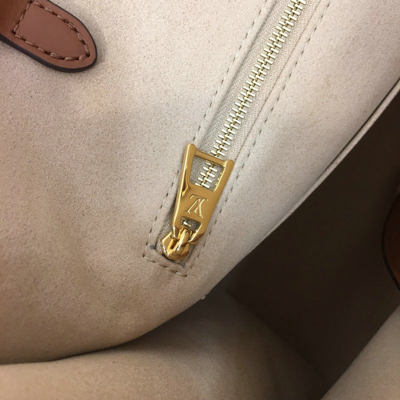 FASH LOUIS VUITTON Bags 205B570014