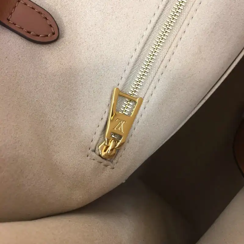 Official FashionRep LV Bags 205B570014