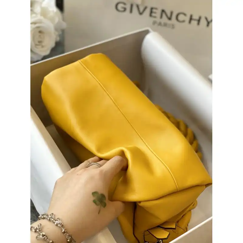 Givenchy Bags 205GIV0001