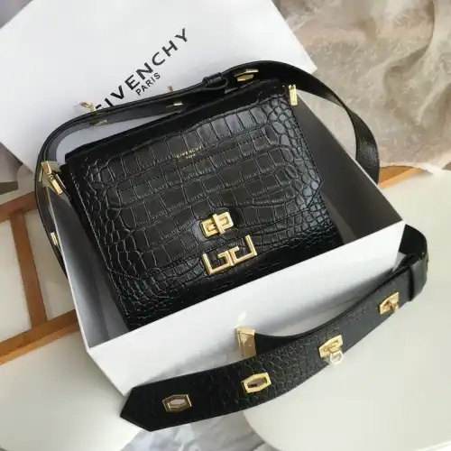 Givenchy Bags 205GIV0058