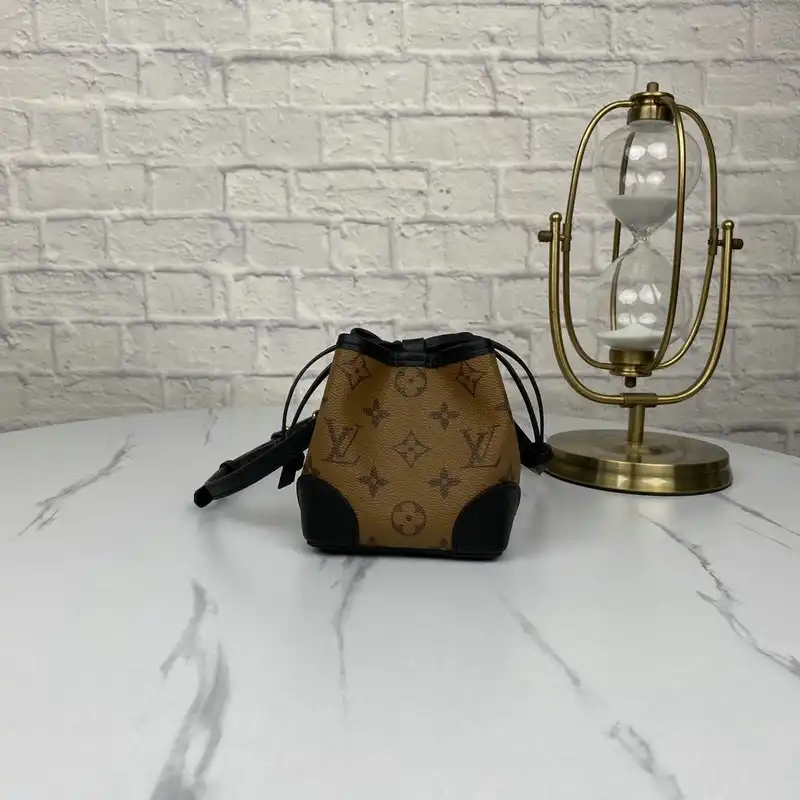 LV Bags 206B570004