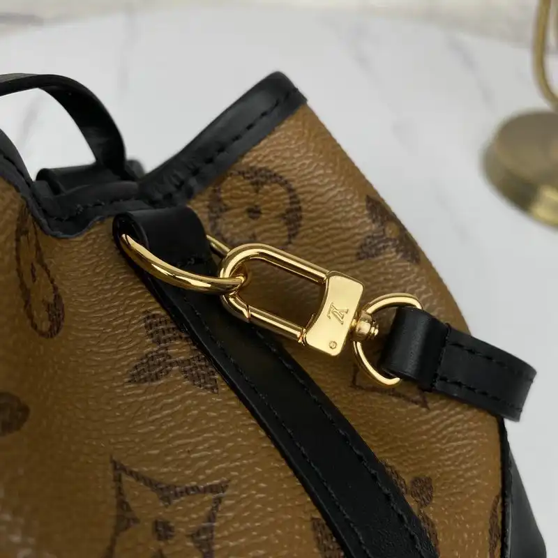 LV Bags 206B570004