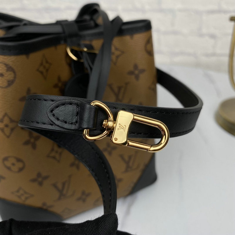 FASH LOUIS VUITTON Bags 206B570005