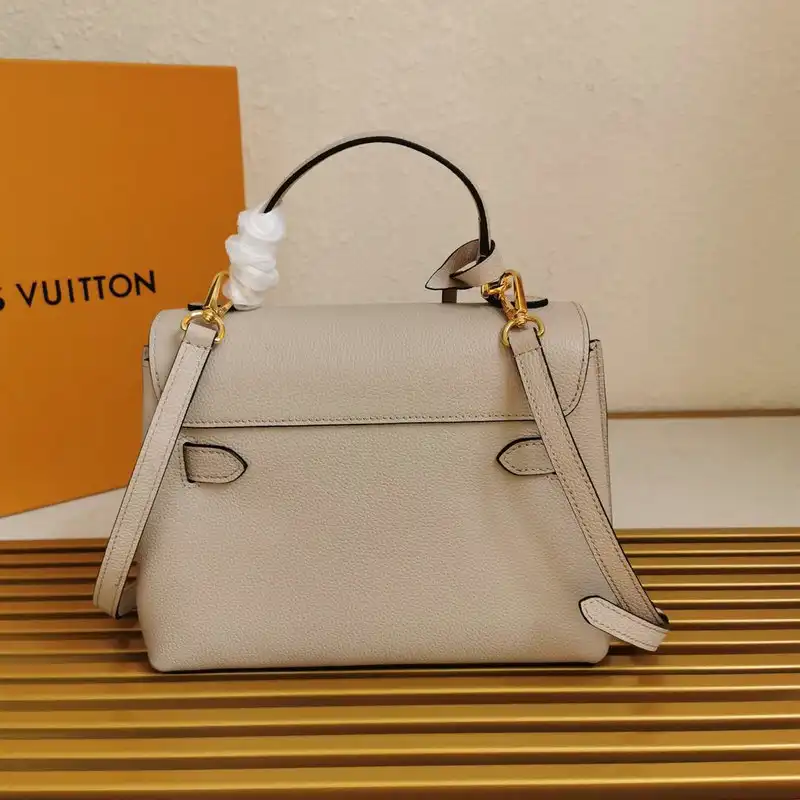 LV Bags 206B570008