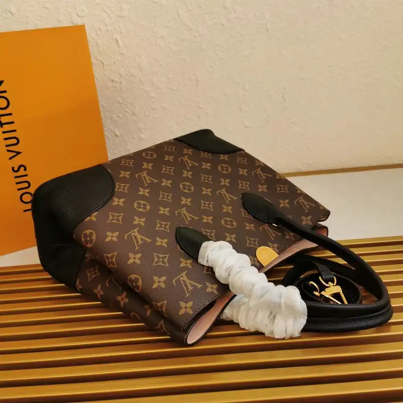 LV Bags 206B570012