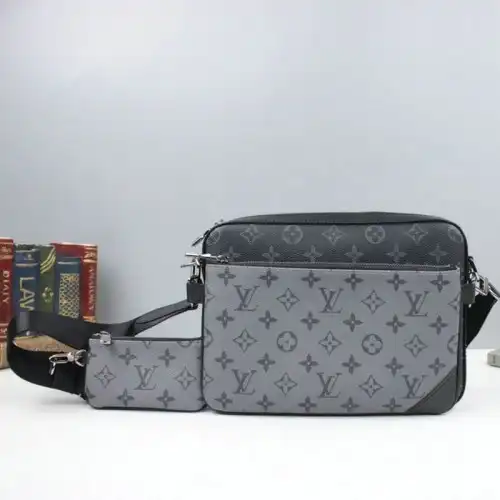 LV Bags 206B570018