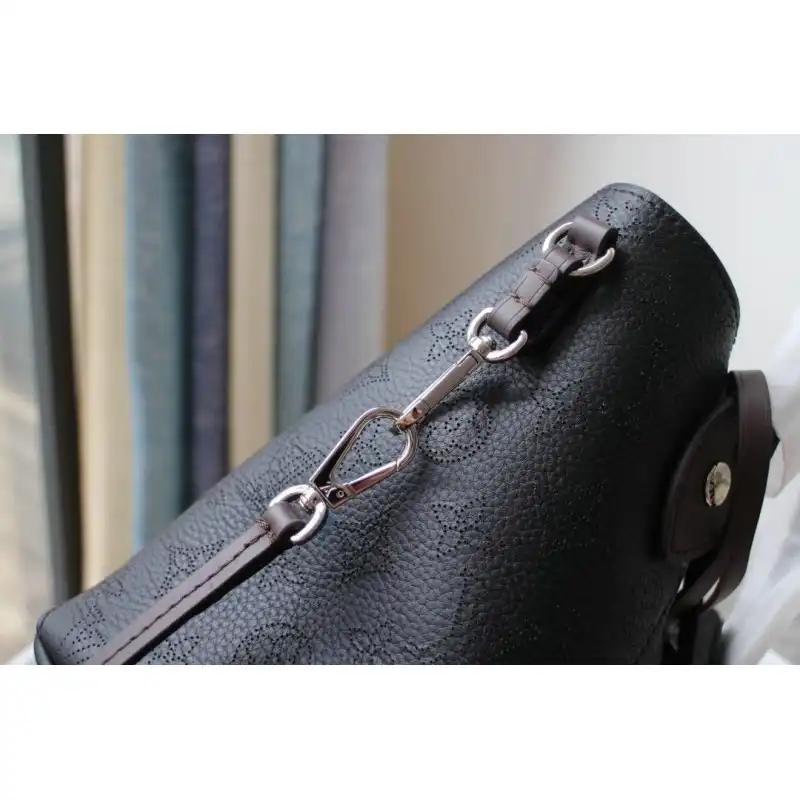 LV Bags 206B570039