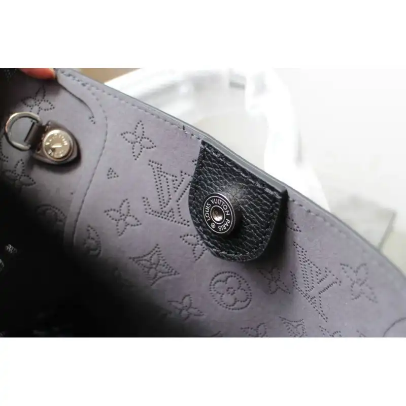 LV Bags 206B570039