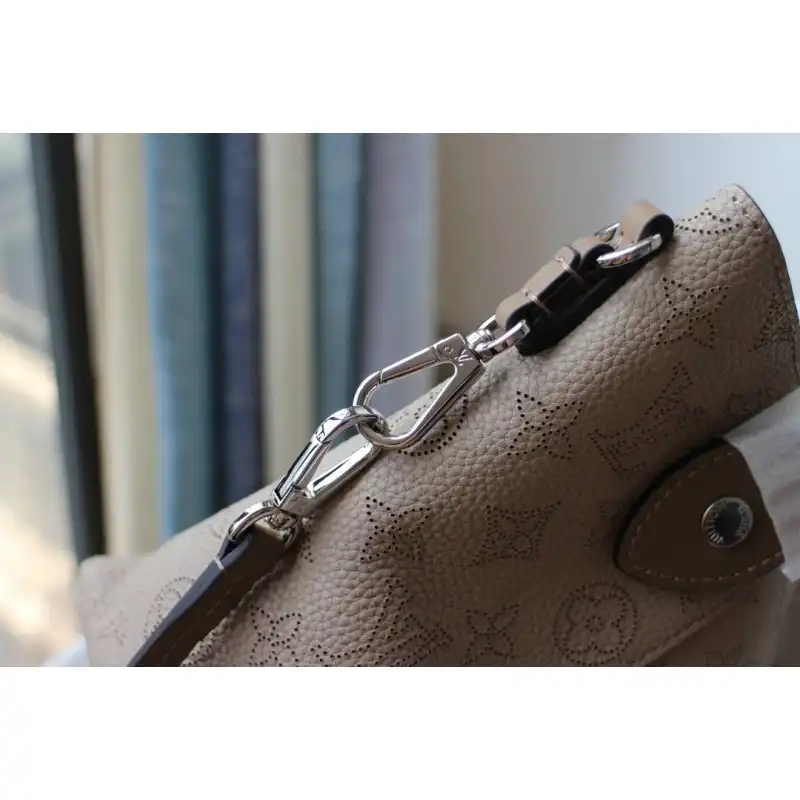 LV Bags 206B570040