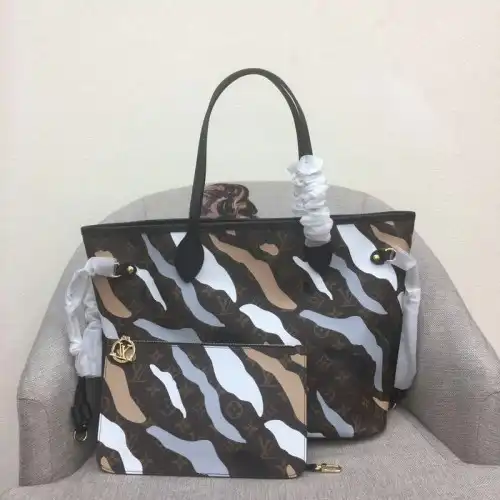 LV Bags 206B570108