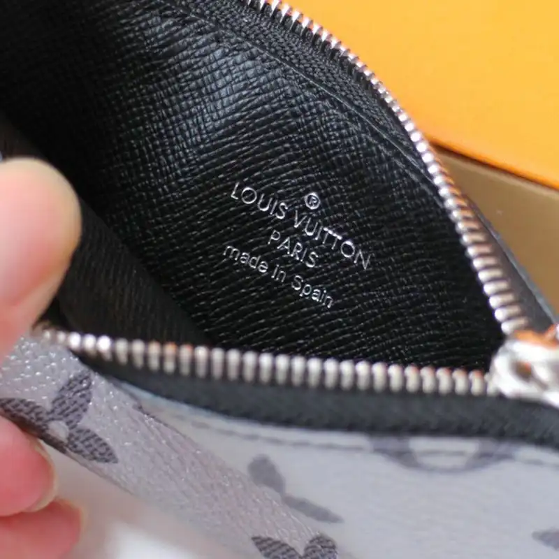 LV Bags 207B570025