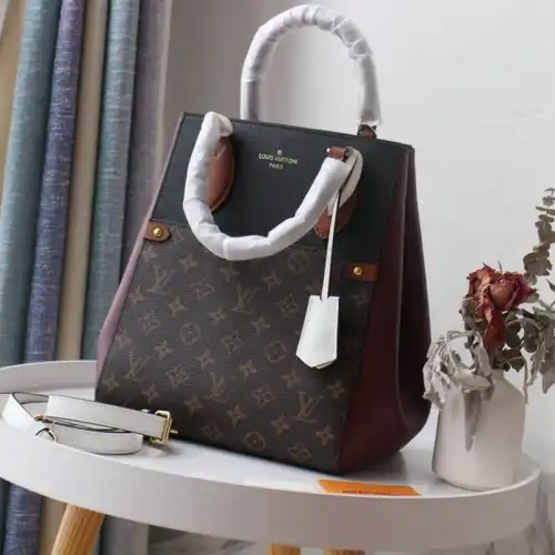 LV Bags 208B570005