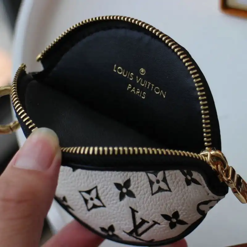 LV Bags 208B570012