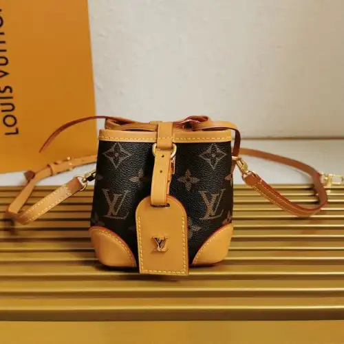 LV Bags 208B570017