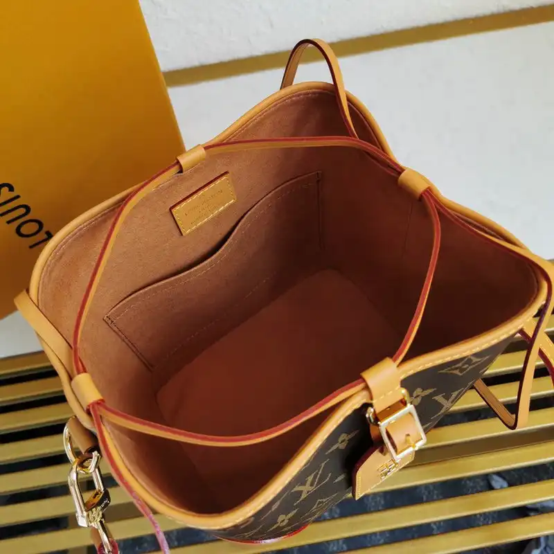 LV Bags 208B570018