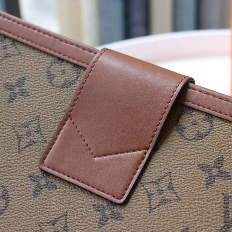 LV Bags 208B570036