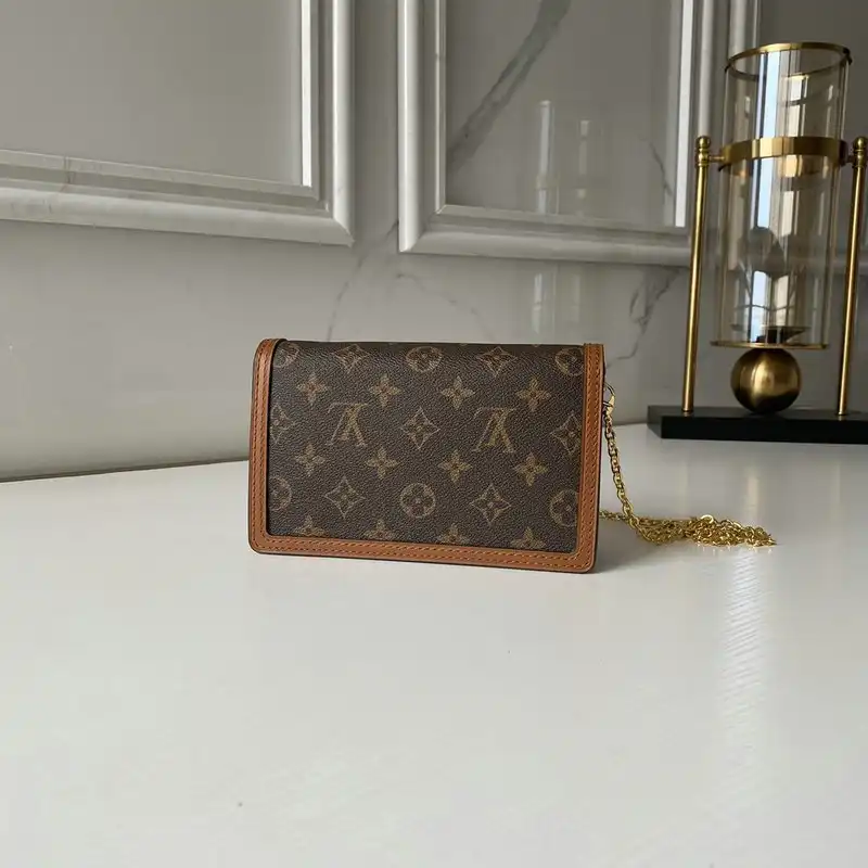 LV Bags 208B570039