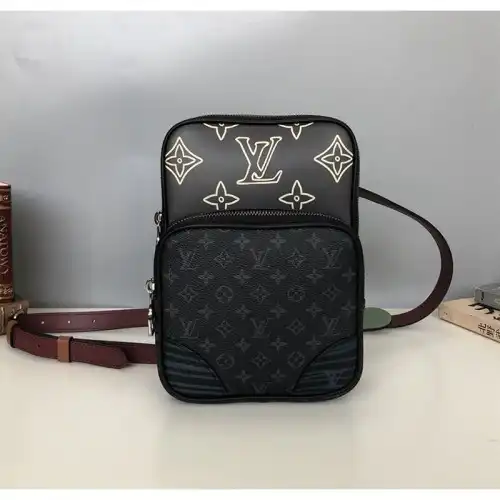 LV Bags 208B570092