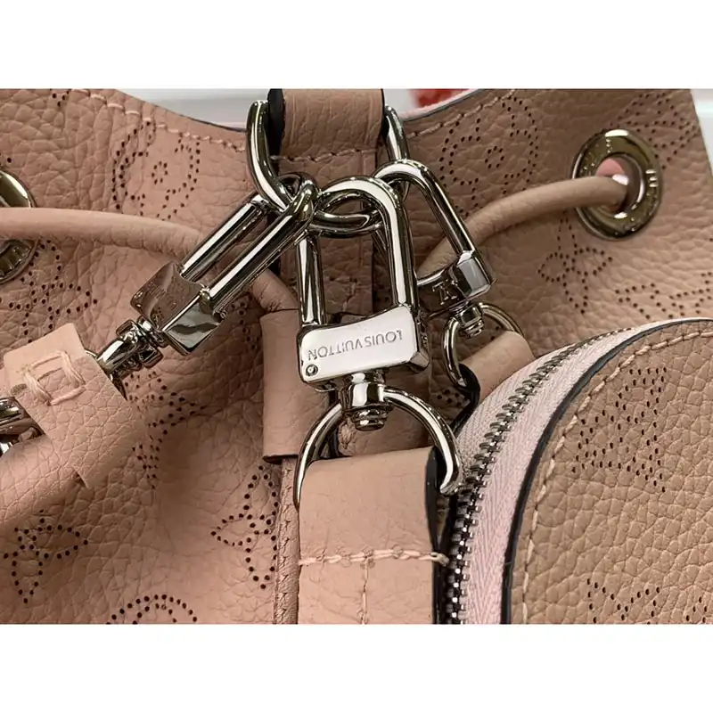 LV Bags 208B570096