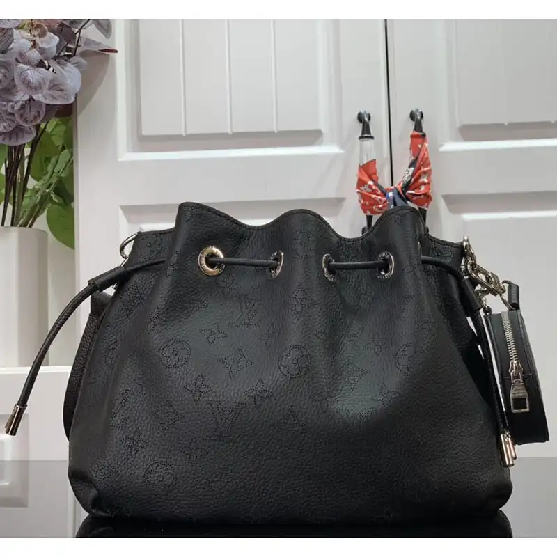 LV Bags 208B570097