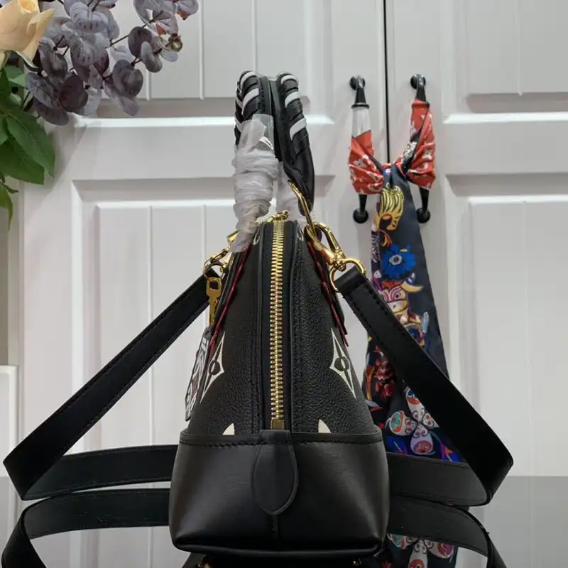 LV Bags 208B570099