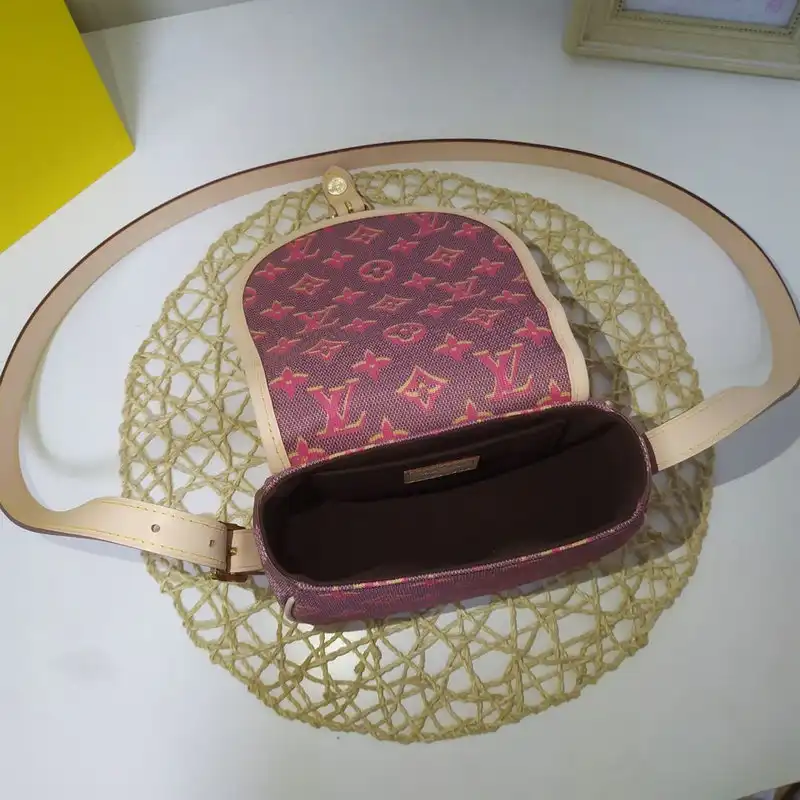 LV Bags 20B570008