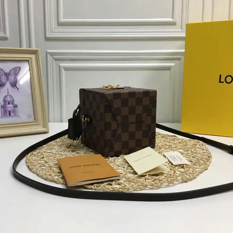 LV Bags 20B570017