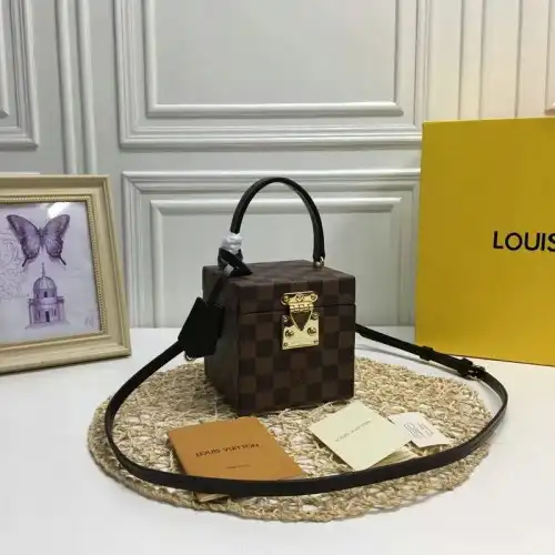 LV Bags 20B570017