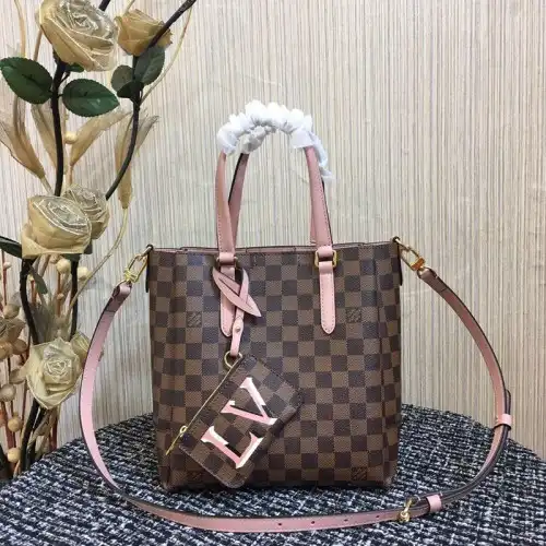 FASH LOUIS VUITTON Bags 20B570047