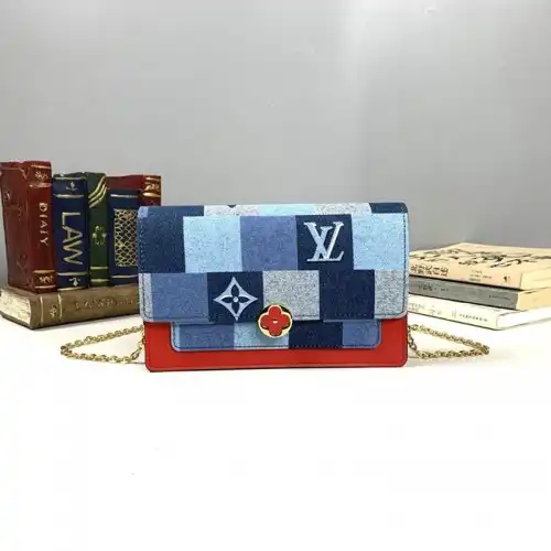 LV Bags 20B570172