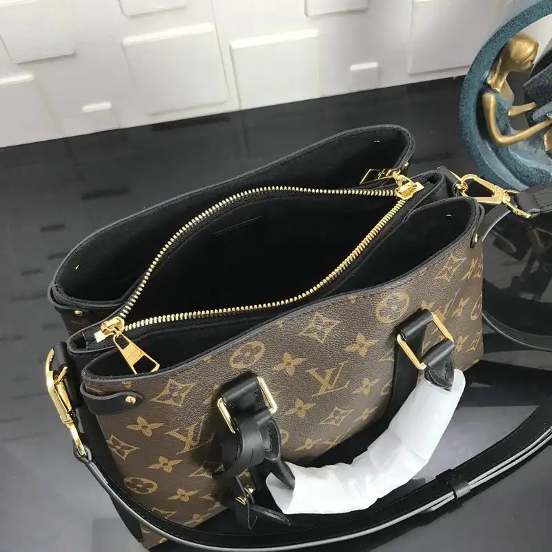 LV Bags 20B570254