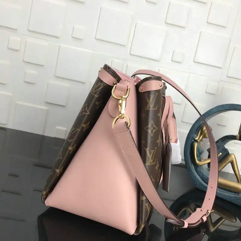 LV Bags 20B570259