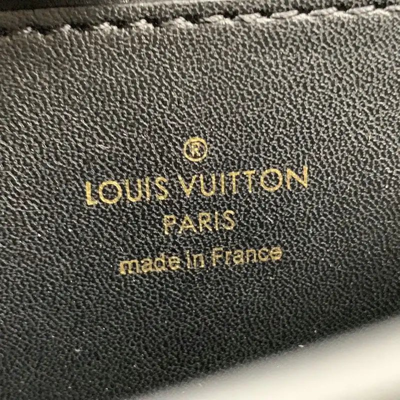 LV Bags 20B570262