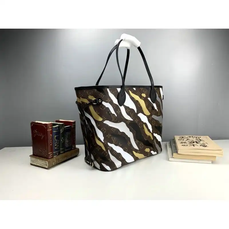 LV Bags 20B570296