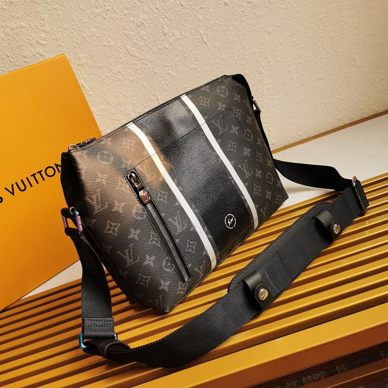 FASH LOUIS VUITTON Bags 204B570003