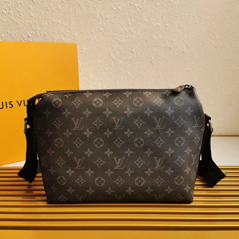 LV Bags 204B570003