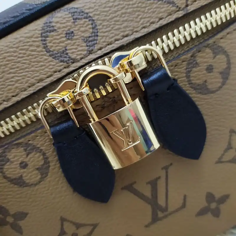 LV Bags 204B570004