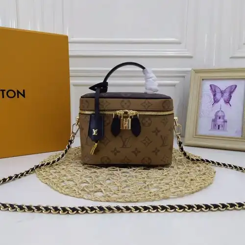 LV Bags 204B570004